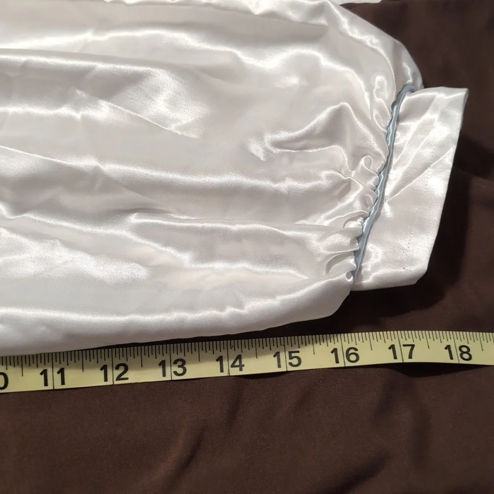 Elegant White Satin Nightgown - Picture 6 of 11